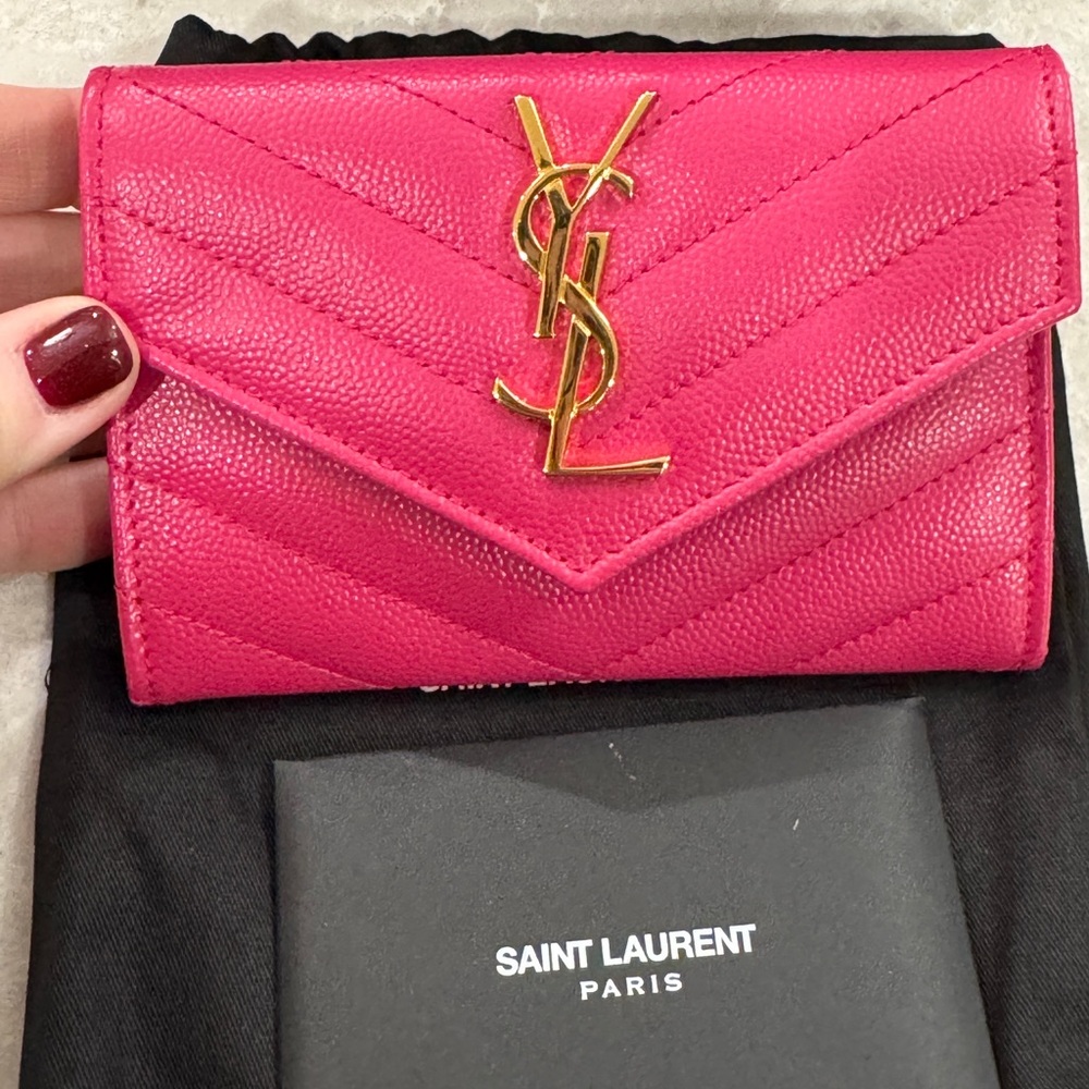 YVES SAINT LAURENT
Cassandre Matelasse Small Envelope Wallet Fuchsia - Picture 7 of 8